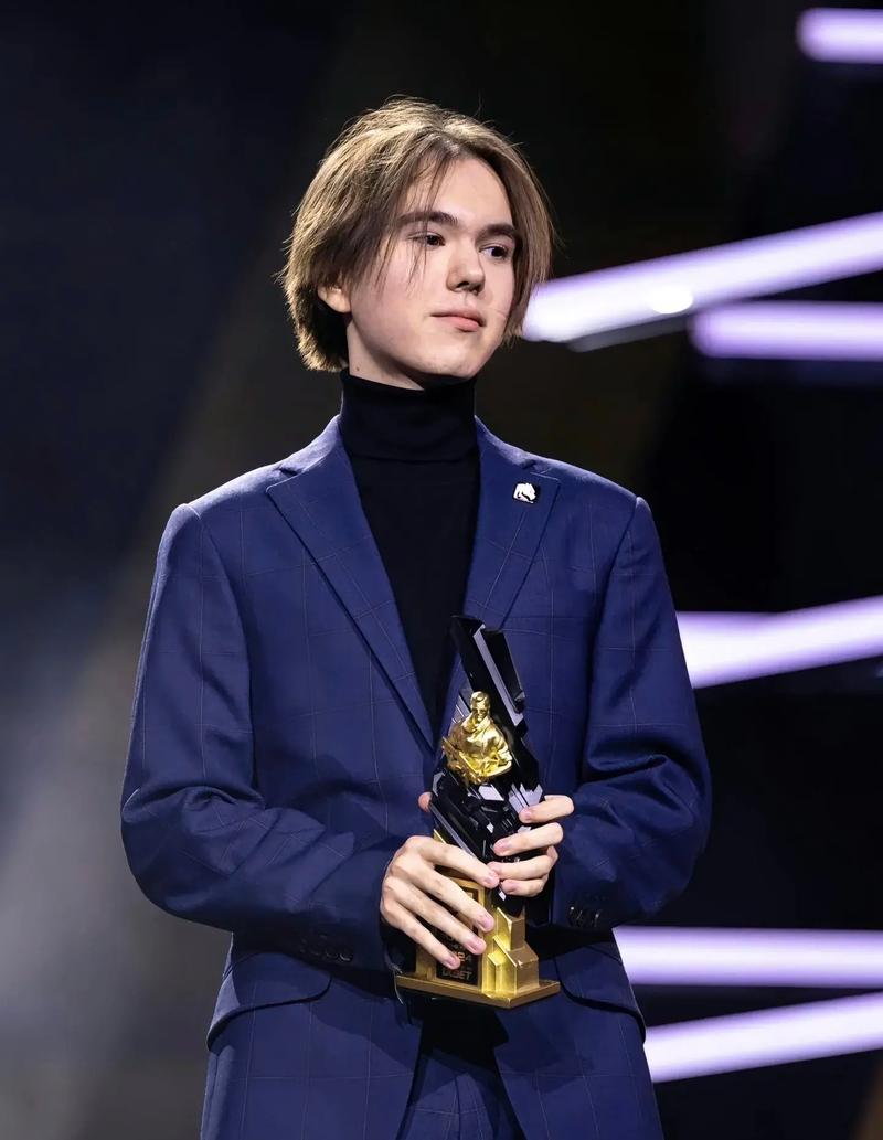 The MongolZ 在击败 aurora 后荣获2025年电子竞技世界杯冠军