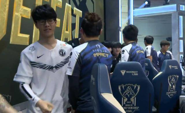 LNG赛前返图：选手们神情轻松 Zika Scout GALA面露笑容