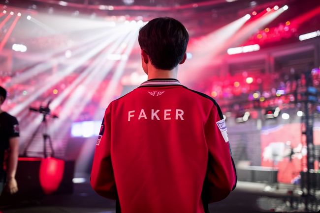 BLG下路Elk晒利雅得当地天气，连续4天最高气温40度以上